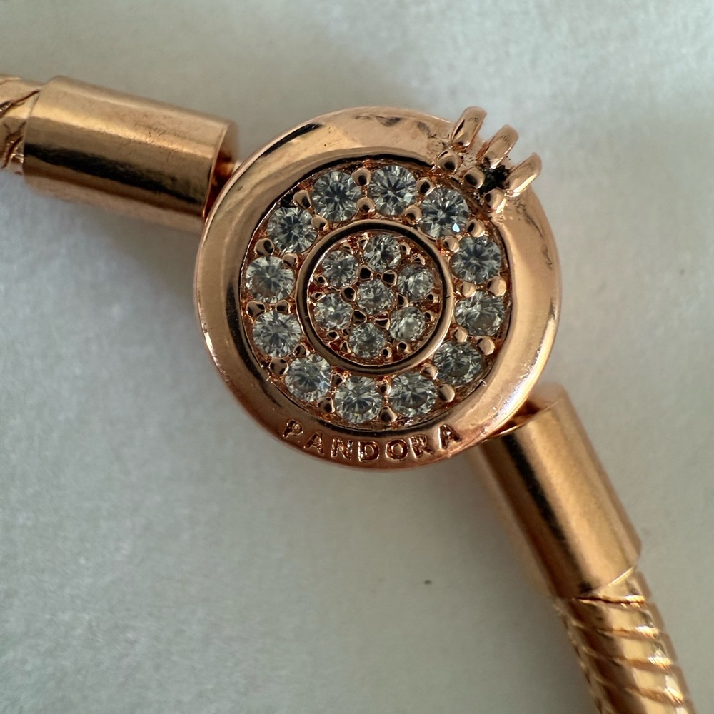 Pandora Rose Gold Moments Sparkling Crown O Snake Chain size 17 (6.7 inch)